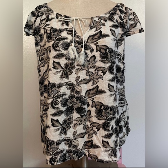 Old Navy Top XS
Ties in front - Picture 1 of 4